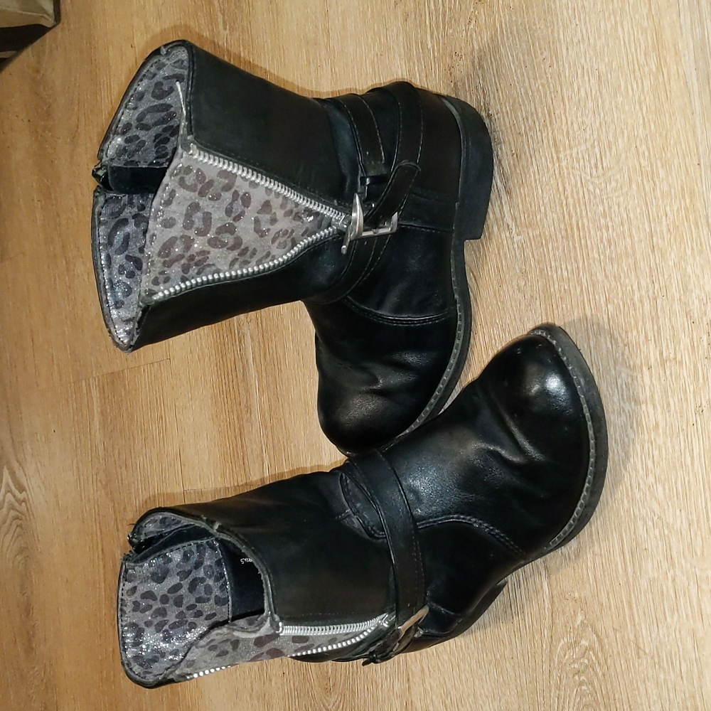 Girls Black leather cowboy boots size 12